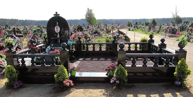 Помнік па індывідуальным праекце з чорнага каменю - фота 1