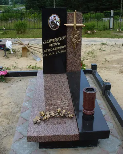 Эксклюзивный памятник с двумя стелами