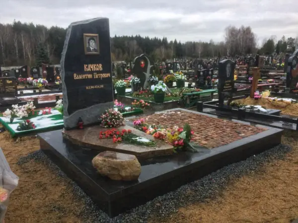 Комплекс з валуном - праца ПостКамень
