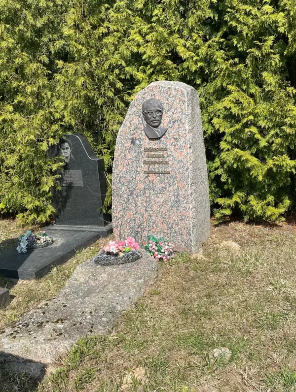 Помнік з валуна / скалы - праца ПостКамень