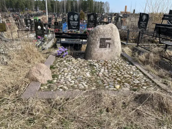 Помнік з валуна / скалы - праца ПостКамень