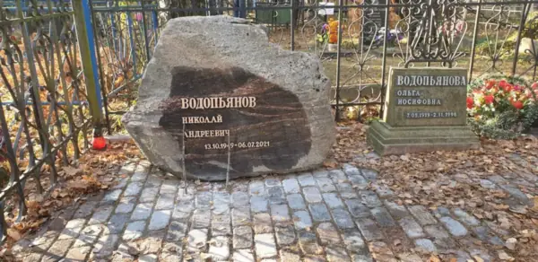 Помнік з валуна / скалы - праца ПостКамень