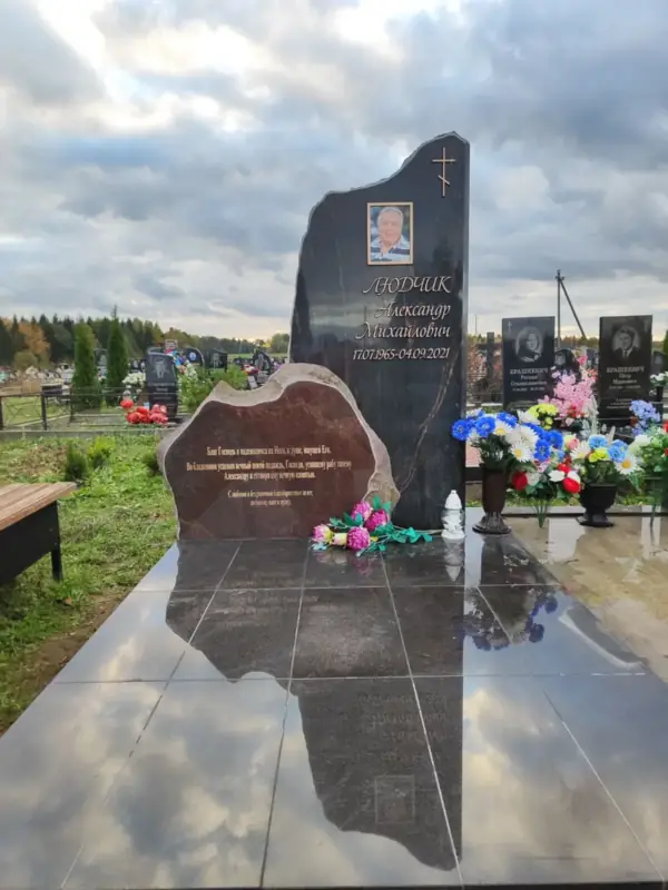 Помнік з валуна / скалы - праца ПостКамень