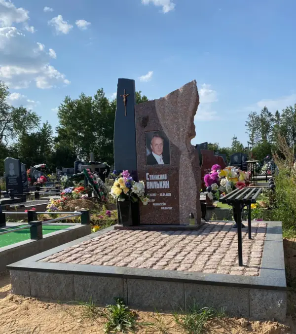 Помнік з валуна / скалы - праца ПостКамень